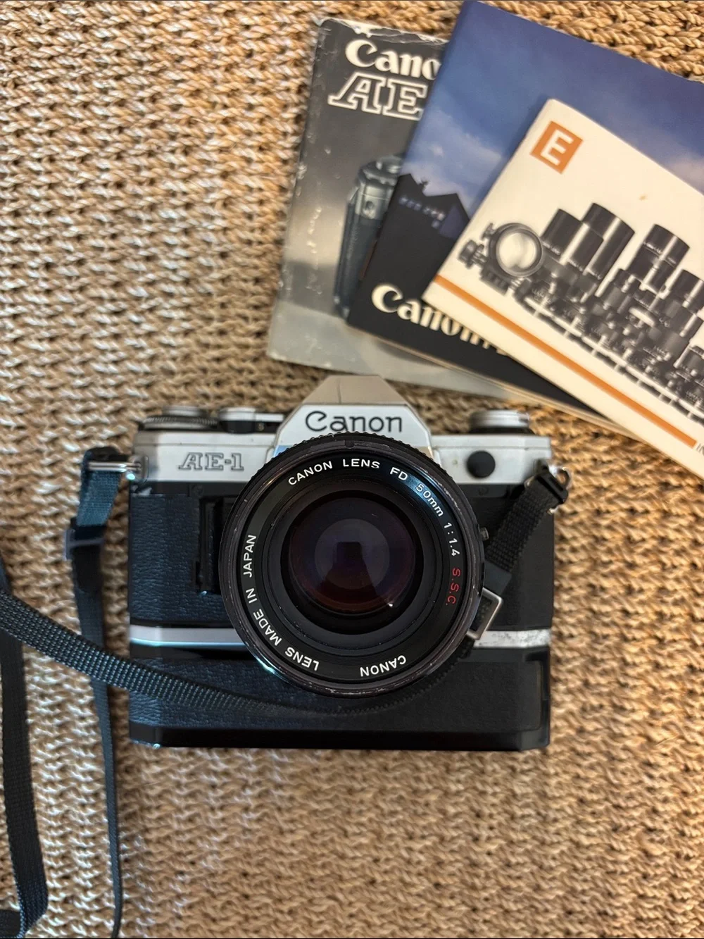 Canon AE-1 Film Camera 1970s (79?) FD 50 mm 1:1.4 s.s.c. Lens
